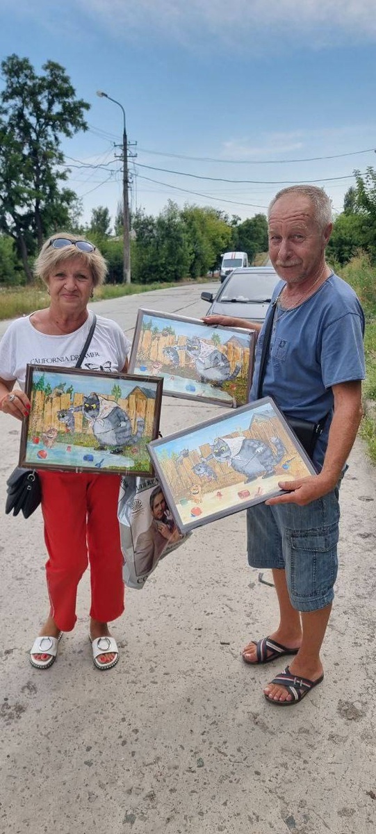    Добровольцы решили покупать полотна у художника из Мариуполя. Фото: их официальной группы добровольческого сообщества "Неравнодушные" во "ВК"