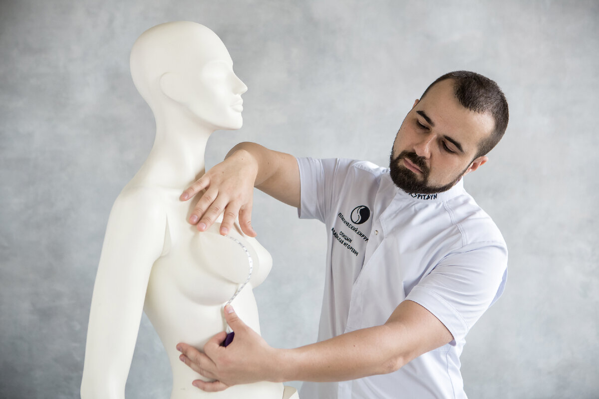 Владислав Игоревич Спицын, пластический хирург клиники DEGA