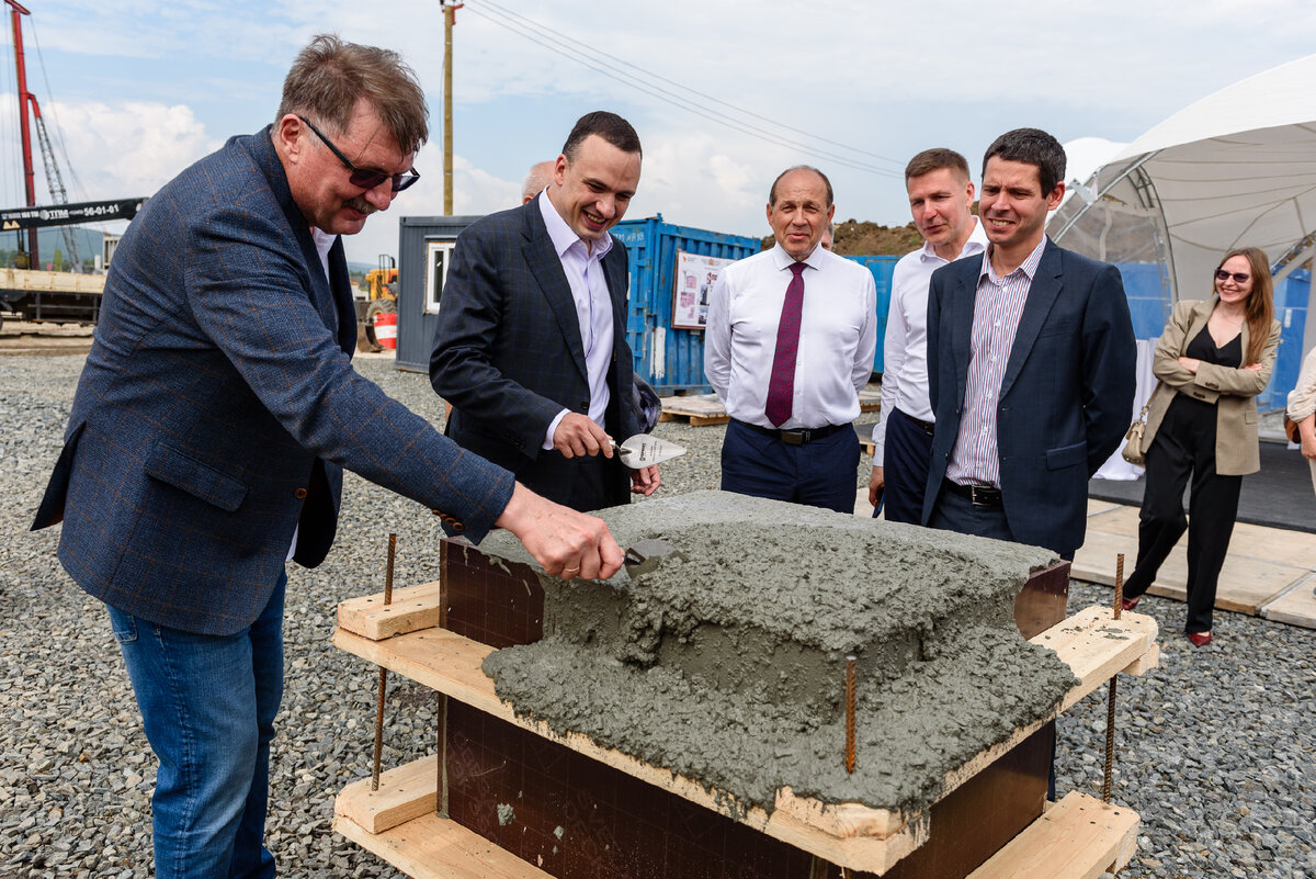 В Екатеринбурге приступили к строительству завода тротуарной плиты Поревит