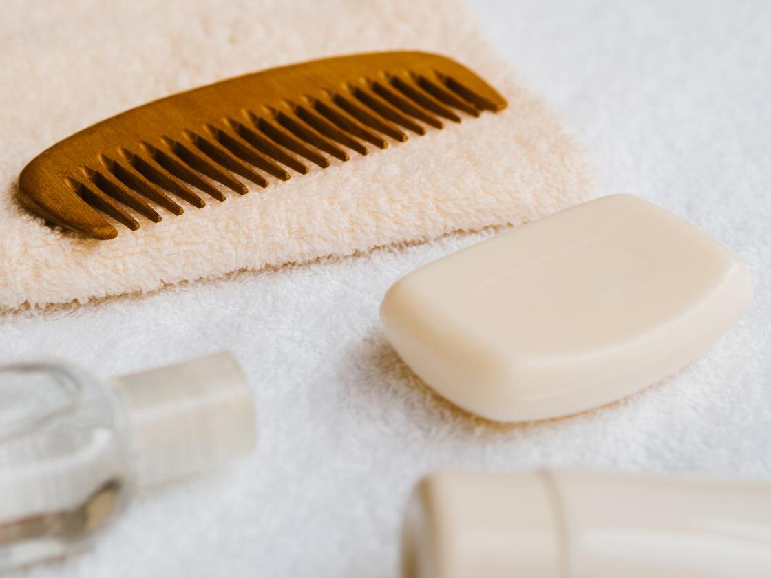    Гребень и мыло:Freepik