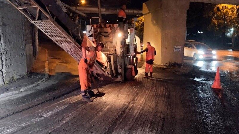     Почти 500 тонн нового асфальта уложили дорожные работники на улицах Владивостока. В частности, работы прошли на участках Луговая — Спортивная и Бородинская — Героев Варяга.