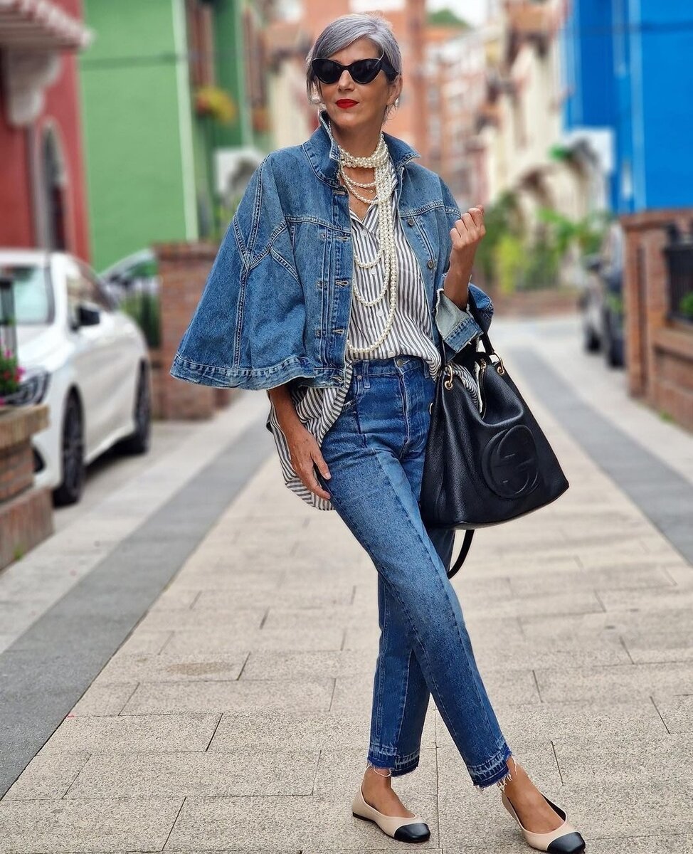 Деним и балетки, многослойный жемчуг и рубашка оверсайз - в одном образе может быть сразу несколько трендов 
