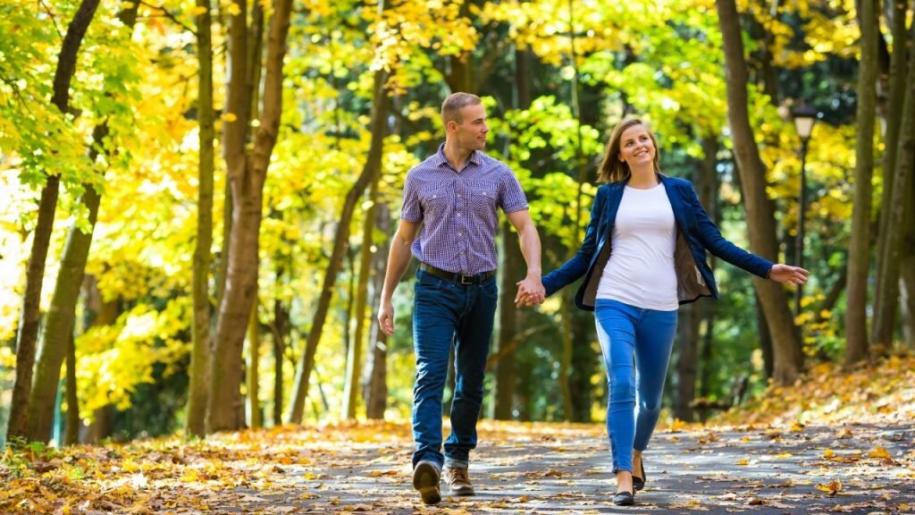 Как проверить изменяет ли жена. Сколько нужно гулять с собакой. Прогулки на свежем воздухе. Прогулки на свежем воздухе для здоровья. Места, где не следует гулять безтвзрослых.