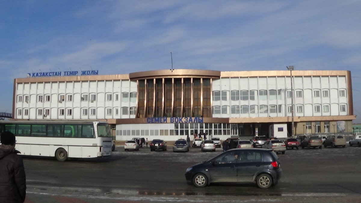 семей жд вокзал. тальгопоезду № 708 астана – алма-ата-ii. семей железная дорога. поезд уральск астана. город семей железнодорожный вокзал.