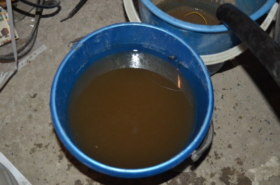 И да это не полы помыли, это слили из системы охлаждения Lanos'а