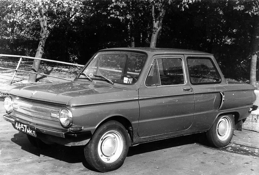    В 1961 году инженеры приступили к разработке новой версии Запорожца под названием ЗАЗ-966, в котором предусматривался кузов нового образца.