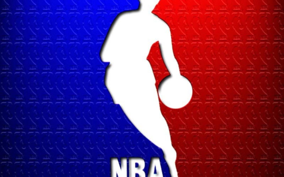 Национа́льная баскетбо́льная ассоциа́ция, НБА (англ. National Basketball Association, NBA) — мужская профессиональная баскетбольная лига Северной Америки, в частности, США и Канады. Входит в четвёрку главных профессиональных спортивных лиг Северной Америки, наряду с НХЛ, МЛБ и НФЛ[1]. Была основана в 1946 году как Баскетбольная ассоциация Америки и, соединившись с Национальной баскетбольной лигой, была переименована в Национальную баскетбольную ассоциацию. 
К 2011 году в состав Ассоциации входят 30 команд, которые по географическому признаку разделены на Восточную и Западную конференции, а каждая из конференций, в свою очередь, разделена на три дивизиона по пять команд. В течение регулярного сезона каждая из команд проводит 82 матча, по результатам которых отбираются участники плей-офф. В плей-офф команды играют по олимпийской системе, до 4 побед в своей конференции. Два чемпиона конференций встречаются между собой в главном финале, где и определяется обладатель звания чемпиона НБА.

Доход НБА в 2010 году составил 3,8 миллиарда долларов, и, при расходах чуть более 3,6 миллиарда долларов, операционная прибыль за год составила 183 миллиона долларов, а показатель рентабельности — 4,8 %[2]. Средняя зарплата игроков в 2010 году составила 4,8 миллиона долларов в год — больше, чем в любой другой спортивной лиге в мире[3]. Центральный офис НБА располагается на 19 этаже Олимпик-тауэр на Пятой авеню в Нью-Йорке