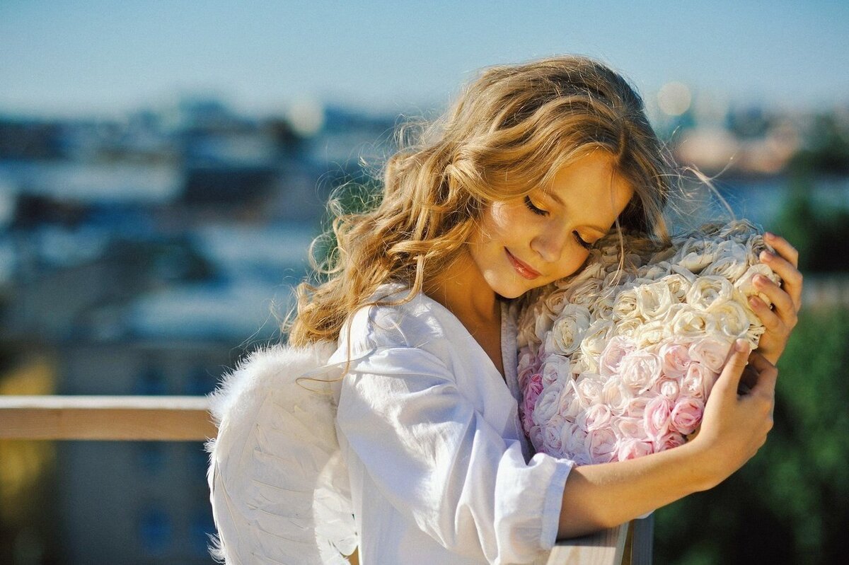 Нужно чтобы каждая. Жить надо так чтобы. Позитивные стихи. Нужно чтобы каждая. Женщина на берегу моря.