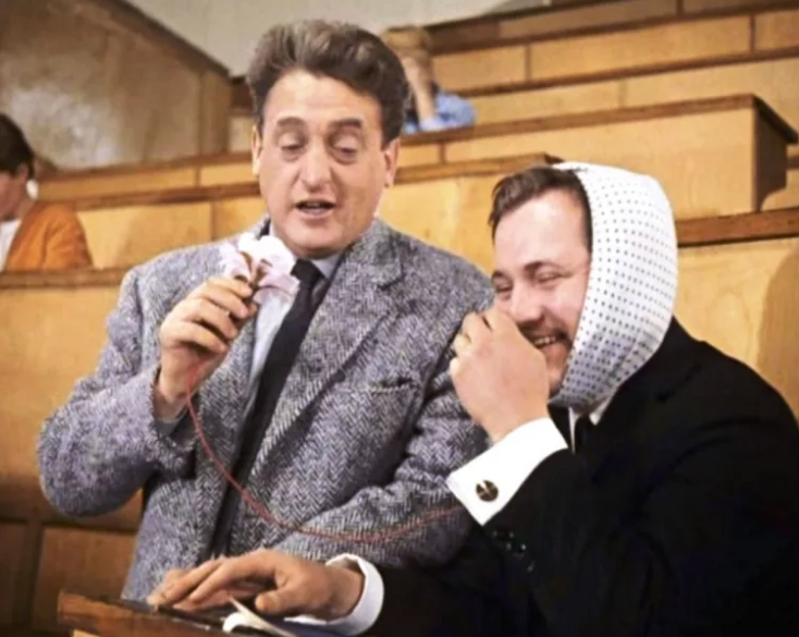 Сцена на экзамене "Операция "Ы" и другие приключения Шурика"