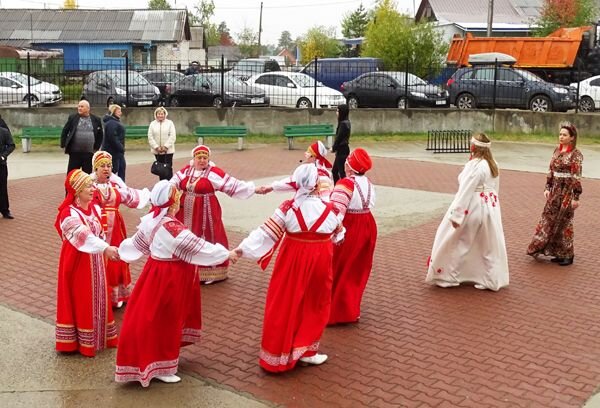 Источник: https://www.ks-yanao.ru/kultura/festival-noyabrsk-mnogonatsionalnyy-prokhodit-na-neskolkikh-ploshchadkakh.html