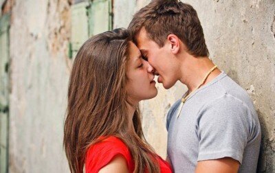 Как быть уверенной во время первого поцелуя