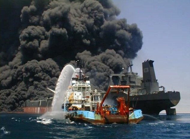 Самой распространённой и банальной причиной пожаров на корабле является непогашенная сигарета и курение в неположенном месте!