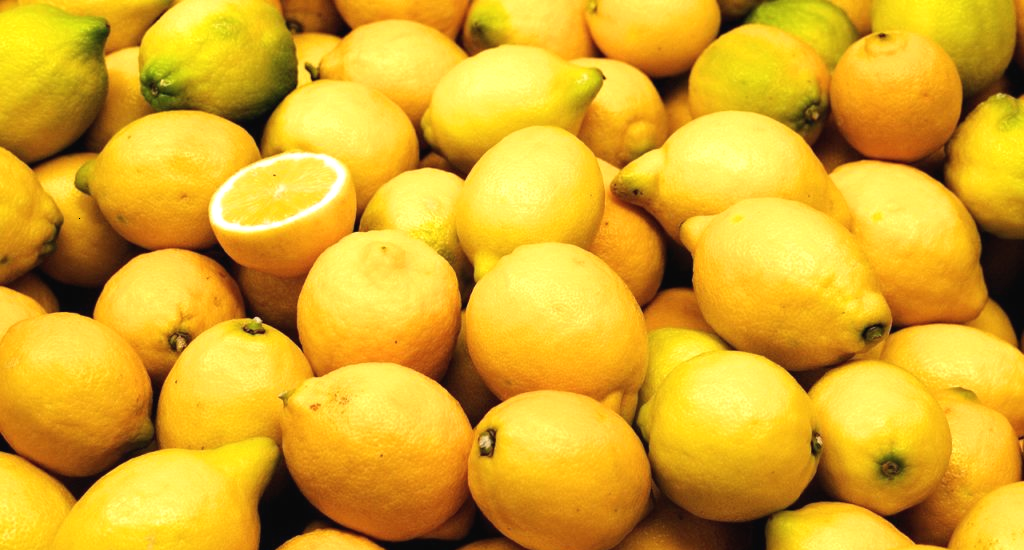 С детства всем известен миф, что лимон - самый богатый витамином С фрукт. Но так ли это? Читайте в сборнике статей про витамины на моем канале.