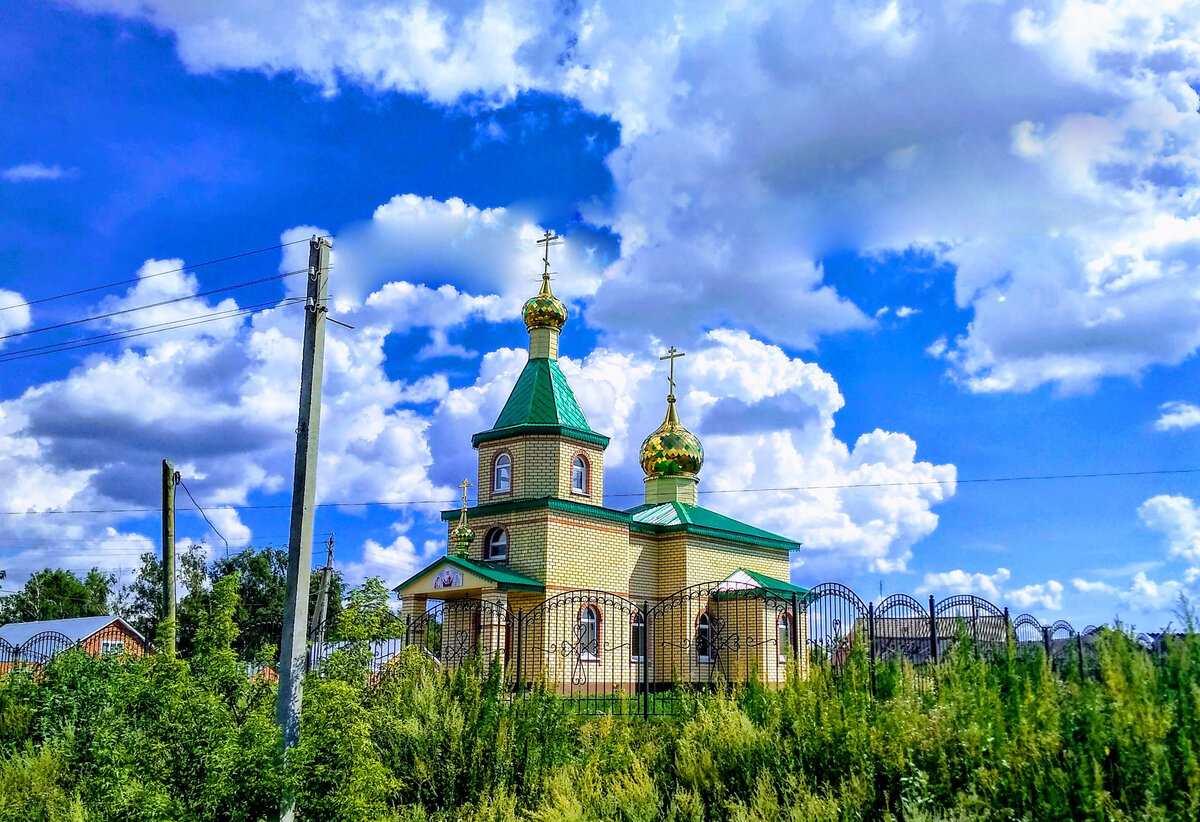 Ульяновские села. Храм Слобода Мелекесский район. Слобода Выходцево Мелекесский район. Церковь Слобода Выходцево. Село Слобода Выходцево Ульяновская область.