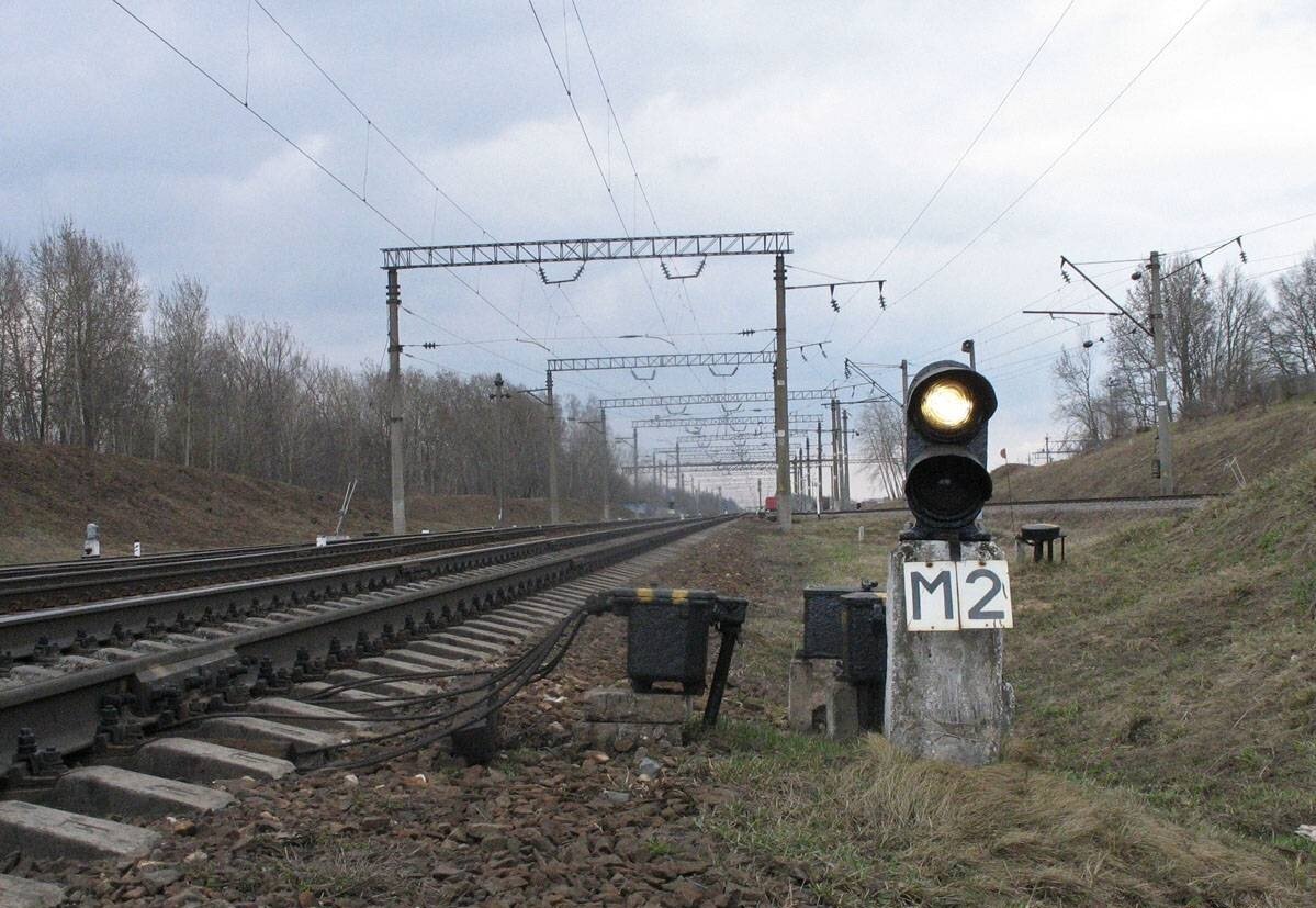       Разрешающее показание маневрового светофора (Фото с сервиса Яндекс Картинки)