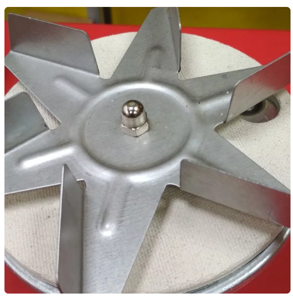 Дымосос — тягодутьевая машина (как правило, центробежного типа), которая служит для удаления дымовых газов — продуктов сгорания топлива. Предназначен для применения в теплоэнергетике (устанавливается после котла).   Устаревшее название — эксгаустер.

Мы предлагаем несколько типов двигателей:

40Вт EBM-Papst Германия  1500об/мин 220в
35Вт Италия 1500об/мин 220в
70Вт Россия 2400об/мин 220в