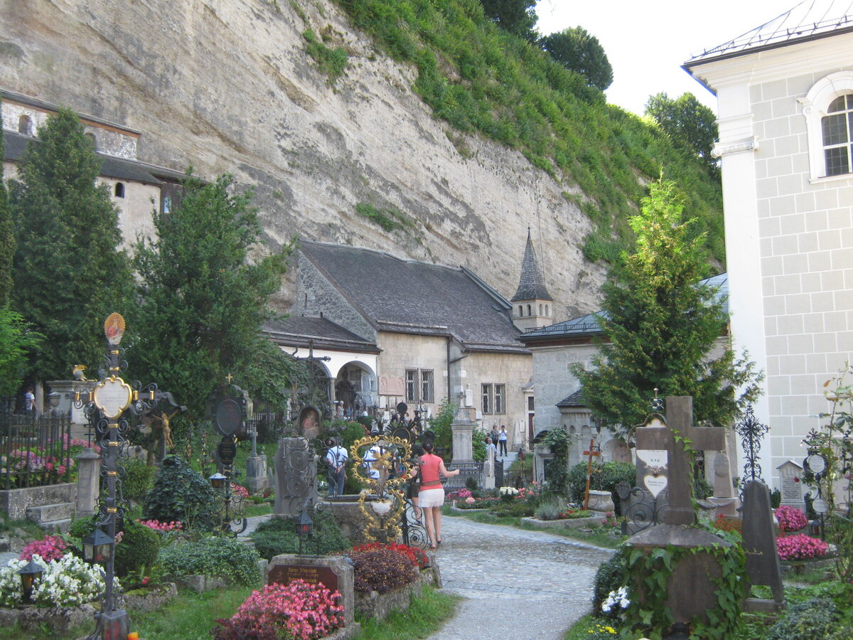 Кладбище монастыря св. Петра. Фото автора