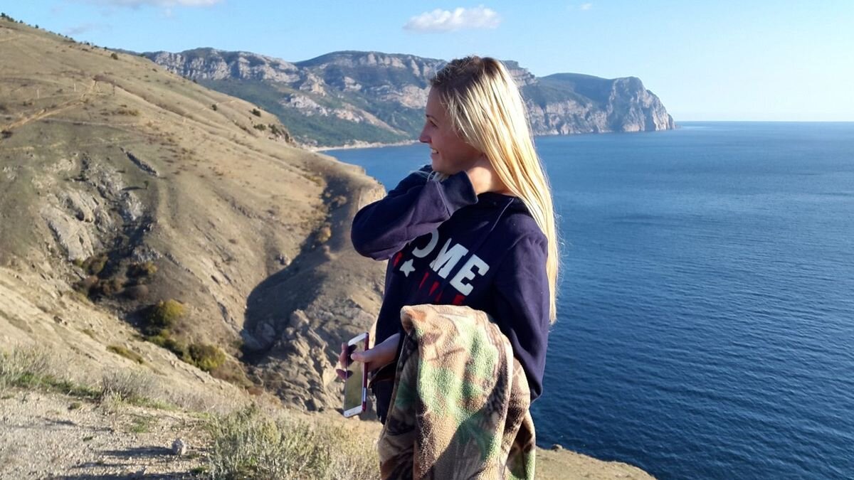 Но Крымские пейзажи всё же греют душу.