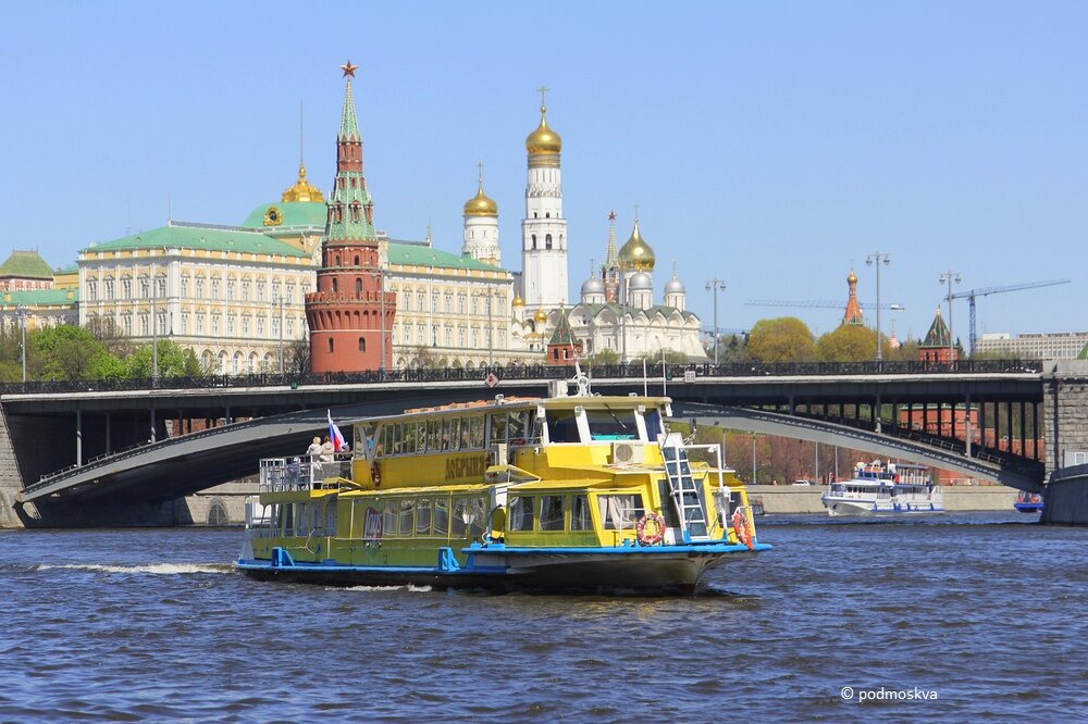 Теплоход по москве реке фото