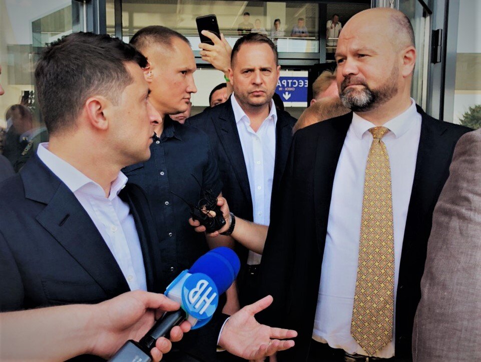 Зеленский встреча с  чиновниками .