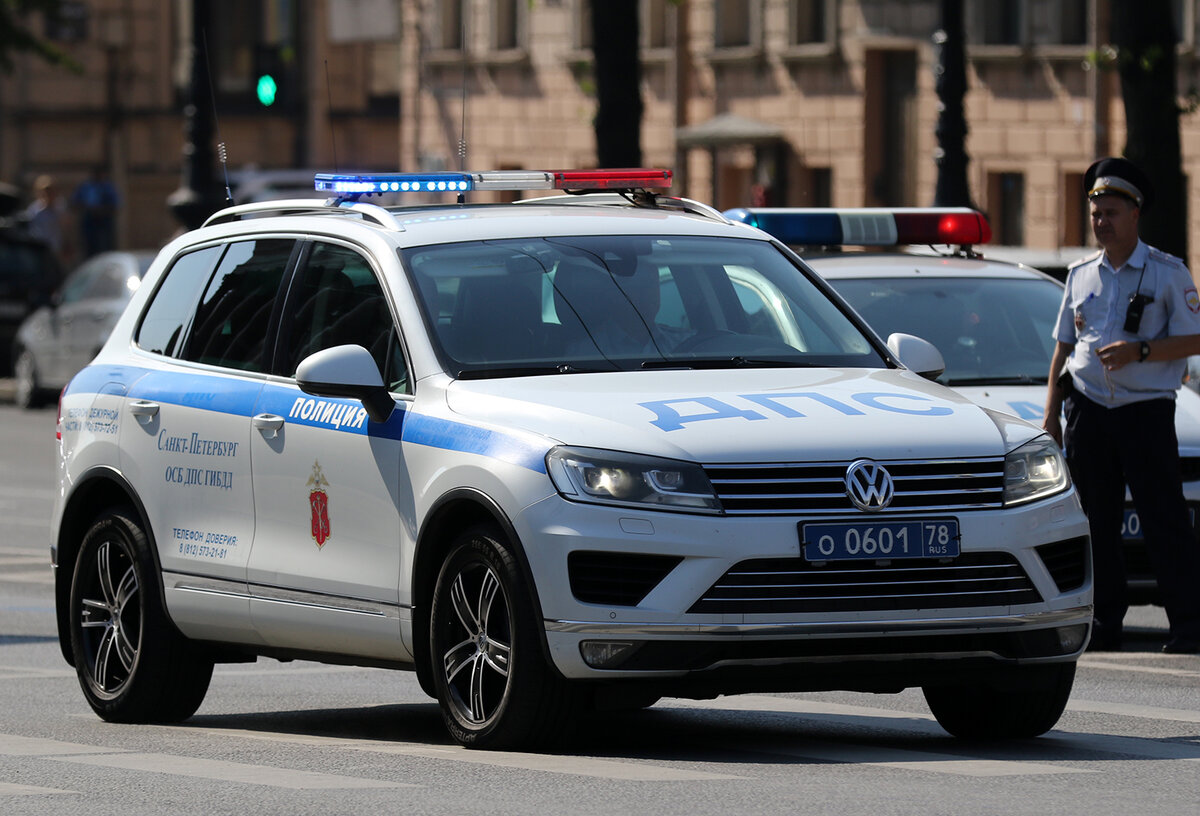 автомобиль сопровождения ГИБДД - Volkswagen Touareg