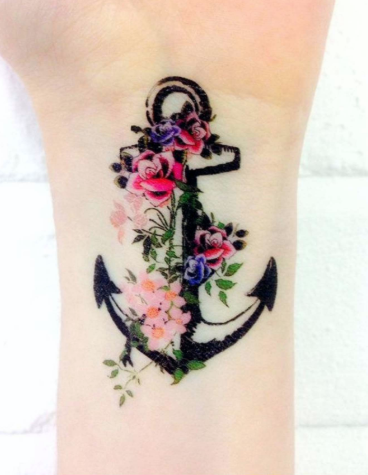Пример татуировки с якорем 