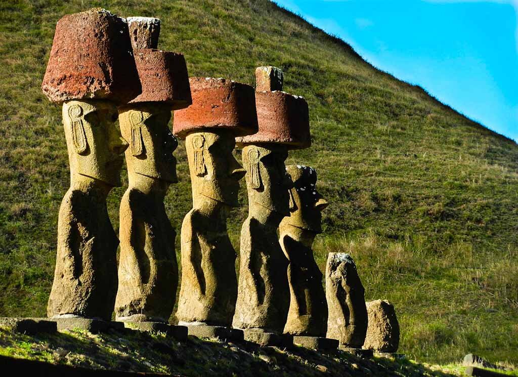 Моаи и пукао