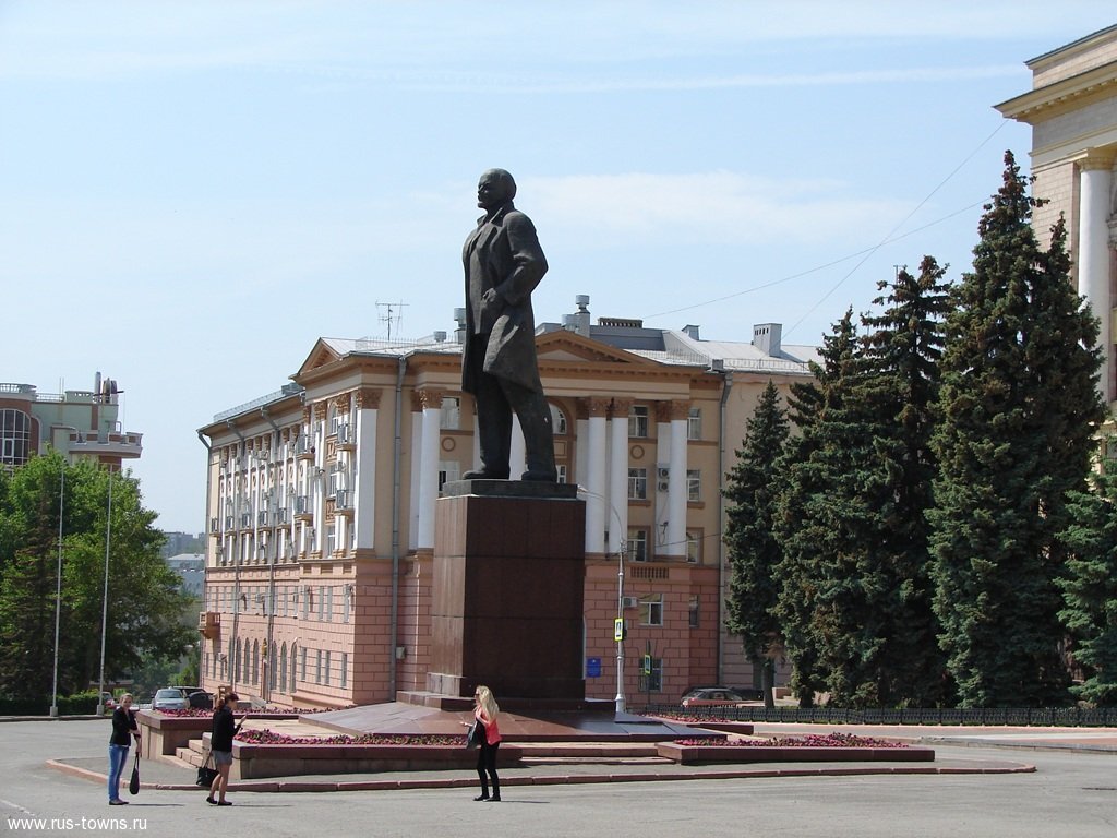 Какая площадь липецка. Площадь Ленина-Соборная Липецк. Памятник Ленину в Липецке на Соборной площади. Памятник Ленину в Липецке на площади Ленина. Липецк Ленин статуя.