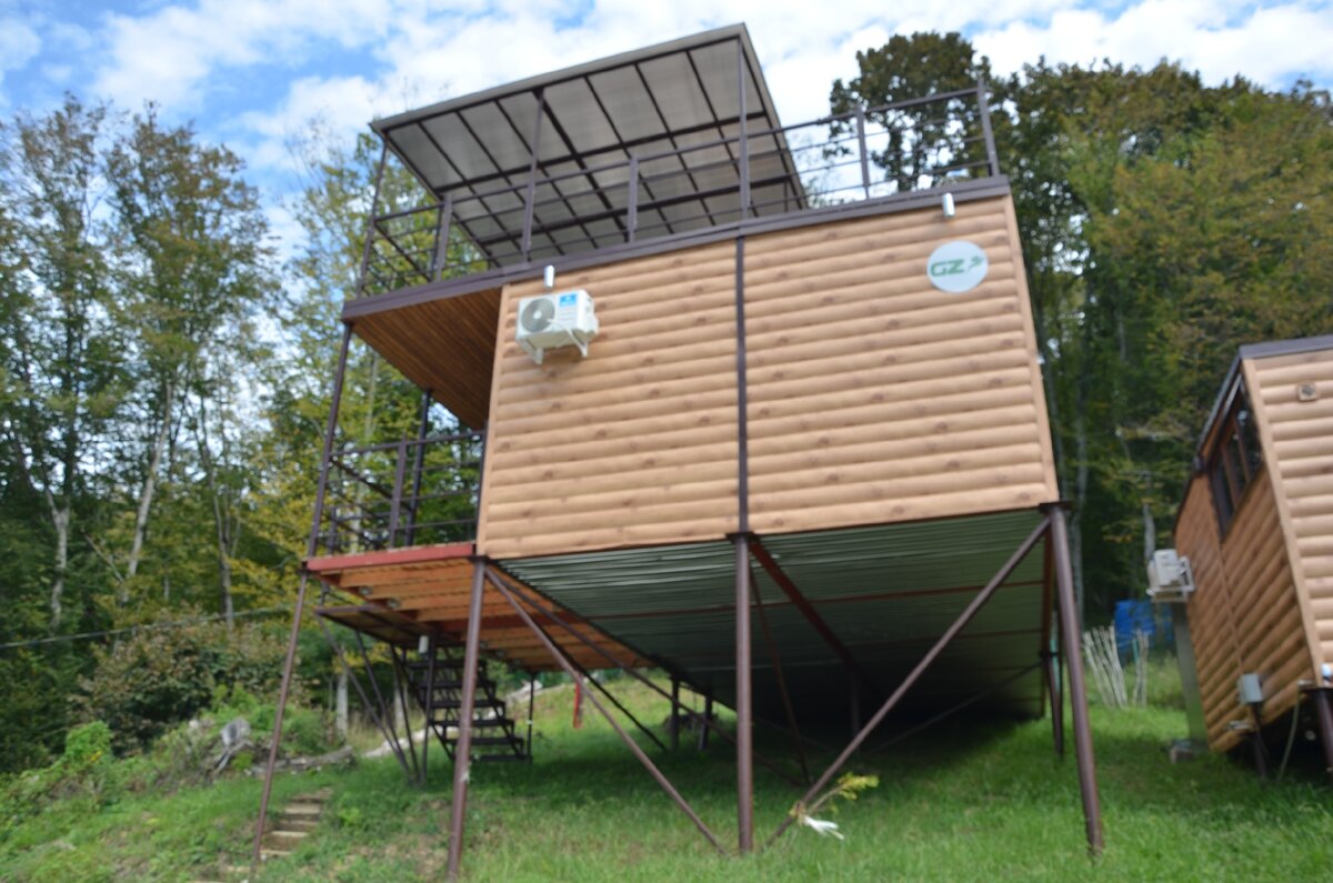 Вид под домом