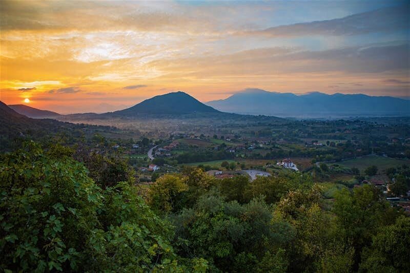 Солнце восходит над Пико, в Древнем регионе Лацио, которая была сердцем Римской Империи.