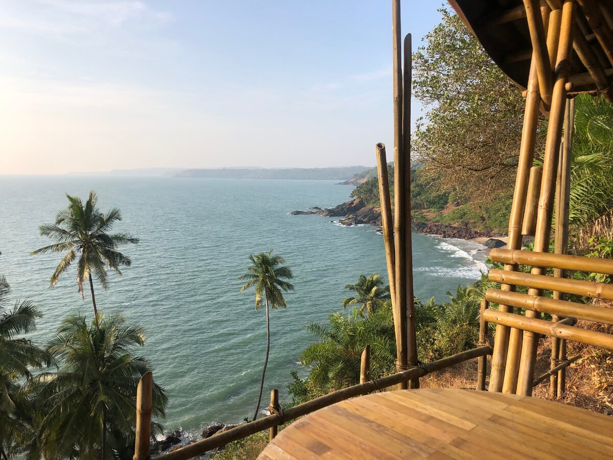 Посидеть за столиком с таким видом - это бесценно!