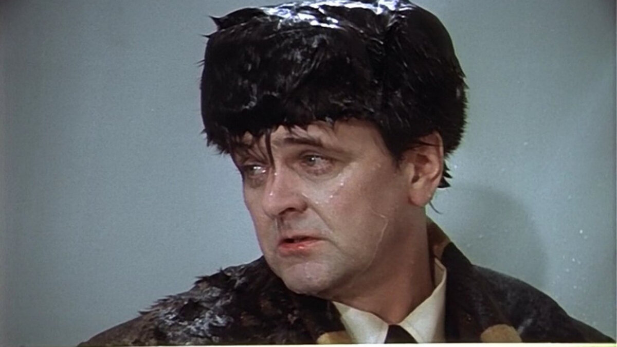 Ипполит в душе.