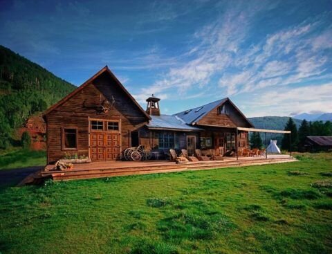 На Среднем Западе сохранилось немало домов, сохранивших дух эпохи классического вестерна — «виски, карты, два стола»