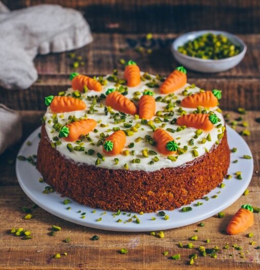 Морковный тортик на Пасху получается диетическим и очень вкусным.