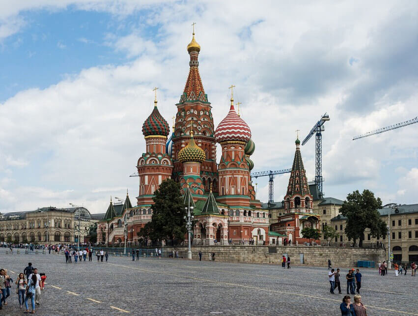 История создания сооруженного на Красной площади величественного храма, увенчанного оригинальными маковками, насчитывает почти пять столетий. Недавно собор отметил 456-летие со дня освящения. 