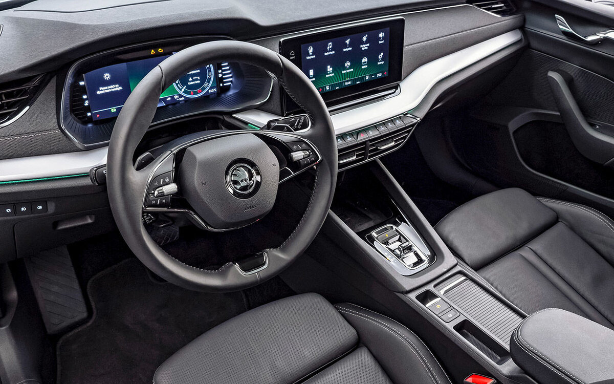 Фото салона новой Octavia.