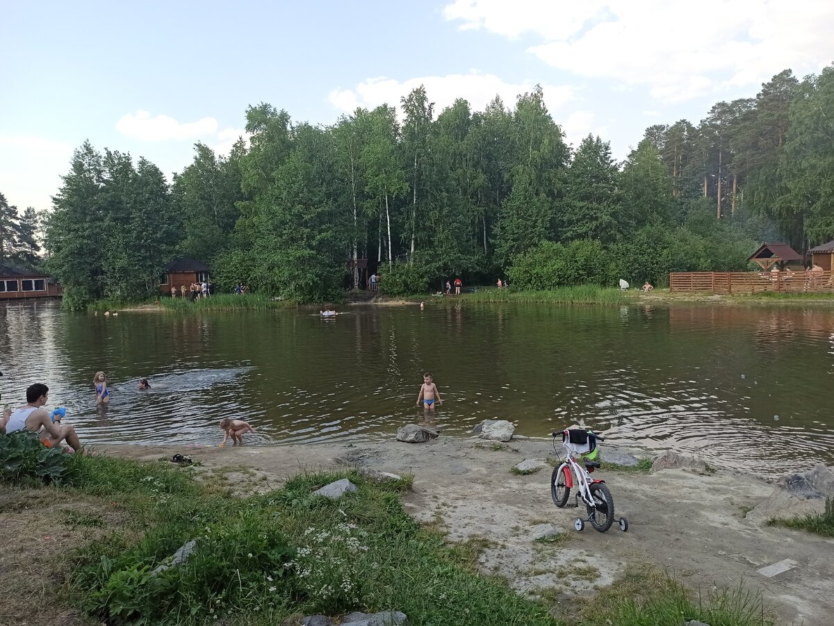 Купаются и дети, и взрослые