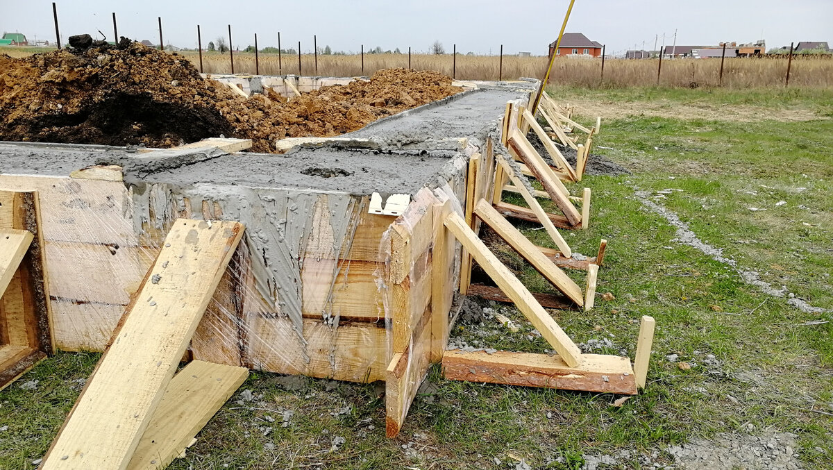 Опалубка ленты фундамента