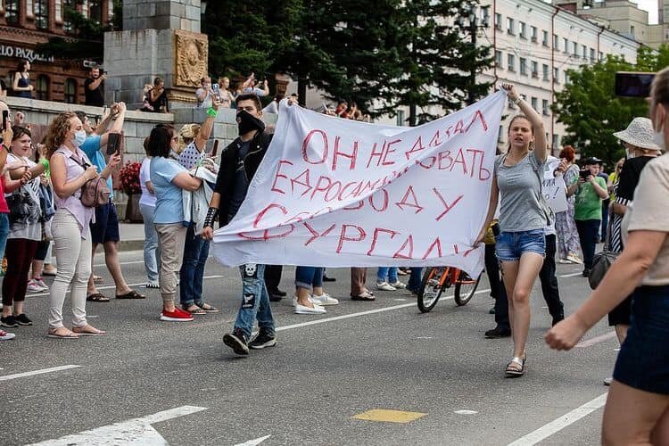 Вы правда верите, что различные плакаты с призывами появились просто так. Вот людям делать нечего, сидели и рисовали...