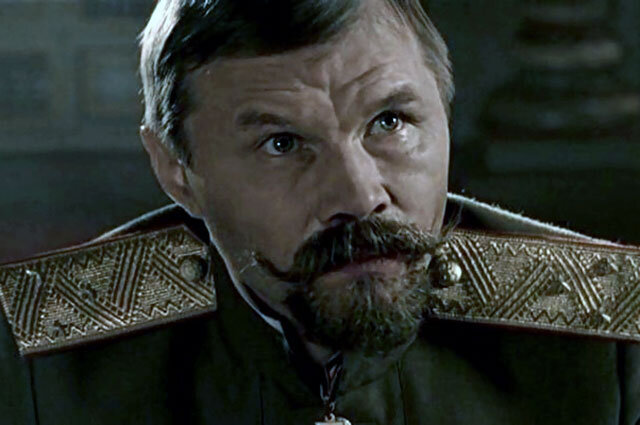 Александр Баширов в роли генерала Корнилова. © Кадр из фильма «Гибель Империи»  (2005 г.) 