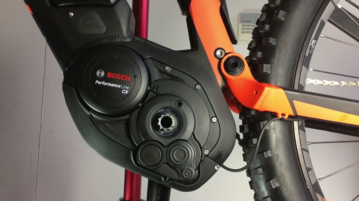 Представленная компания занимает лидирующую позицию в сфере вело- и мотостроения. Выпускают моторы с шестернями, в которых насчитывается до 20 зубчиков. Отличаются более сильным разгоном и надежностью. Предлагают к приобретению два типа кареточных движков — до 32км в час и до 45км в час. 
Производитель активно применяет инновационную технологию, помогающая в педалировании. Система учитывает частоту кручения педалей и скорость колеса в задней части. Это позволяет полностью и мгновенно контролировать двигатель. Помимо этого, была внедрена система, отслеживающая состояние цепи, а именно — ее сдвиг. Такая функция полезна и значительно увеличит ее эксплуатационный срок, включая звезды.

Двигатель запускается автоматически, когда велосипедист начинает крутить педали со скоростью 20 оборотов в 60 сек.

Недостаток — повышенный шум.