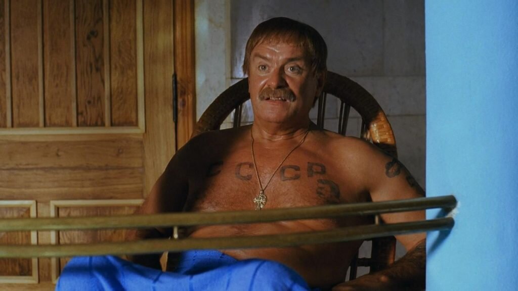 Очень важный человек.  Кадр из фильма "Жмурки"