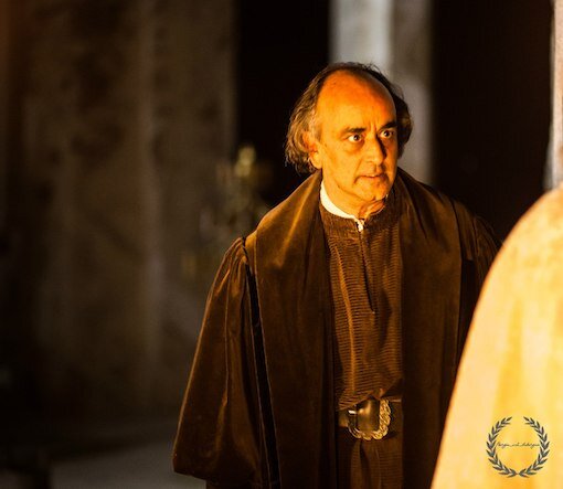 Гасет со слегка тревожным, но пока не побитым лицом. Кадр из сериала "Борджиа". Фото: ВКонтакте