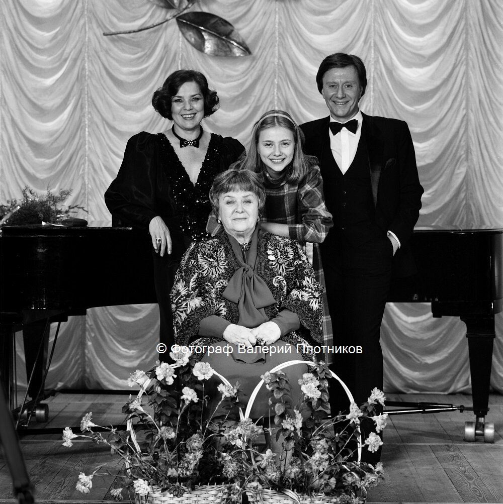 Две Марии Мироновых, Лариса Голубкина и Андрей Миронов