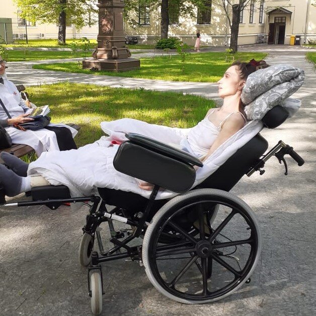 Инвалид, которому ни въехать, ни выехать.