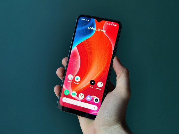 Realme C21 с лицевой стороны