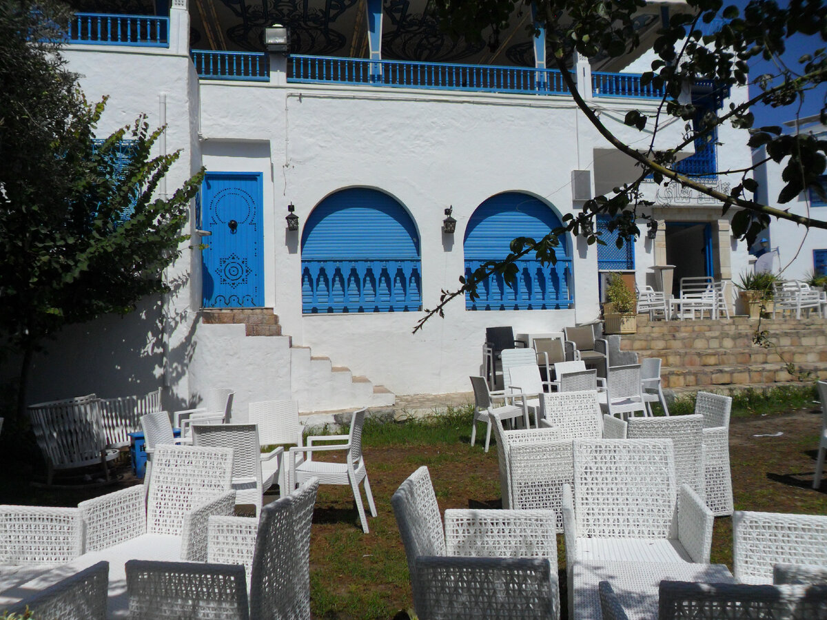 Фото автора. Небольшое кафе перед входом в парк