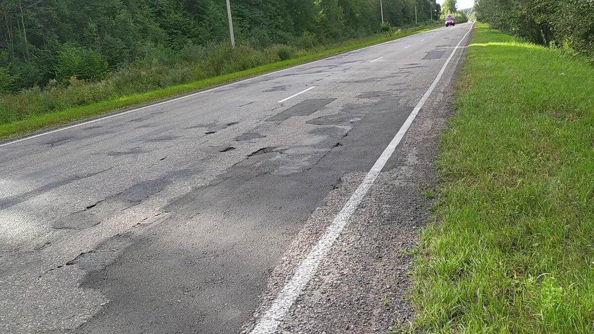 Ямочно-заплаточный ремонт - типичная российская картина