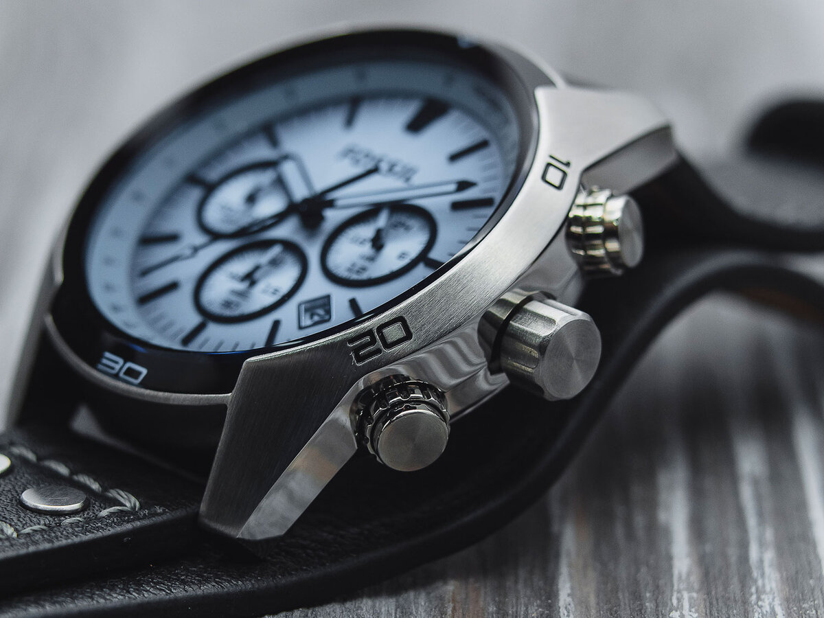 Привет всем читателям нашего часового блога! Часовая промышленность давно уже освоила производство доступных часов с хронографами. На рынке их довольно много, и вот несколько приличных вариантов.