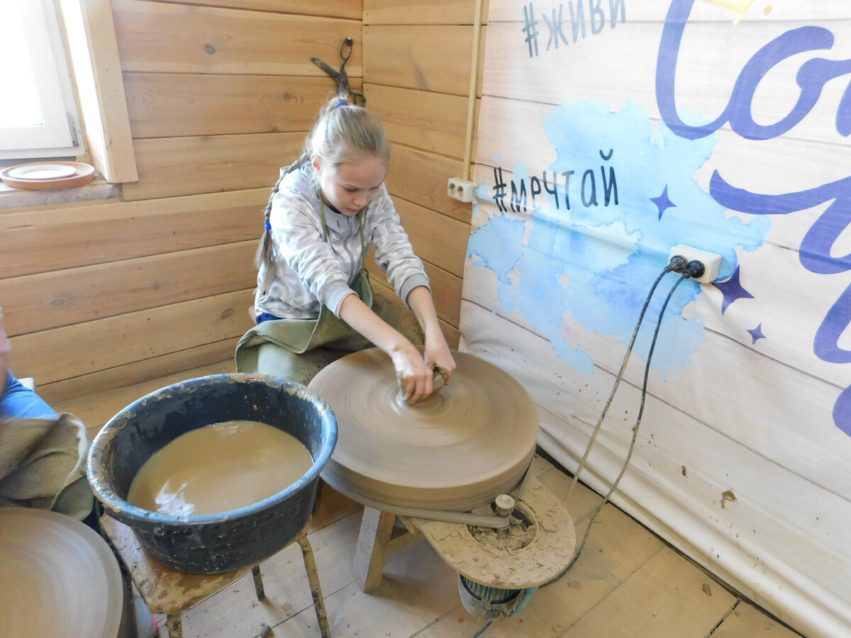 За гончарным кругом. Фото автора.